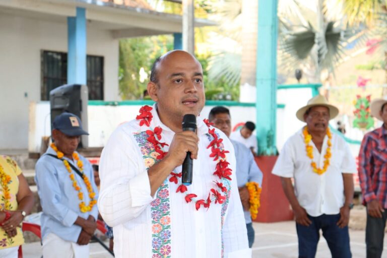 El pueblo merece un diputado que cumpla y esté siempre en la Costa Chica: Rafa Navarrete