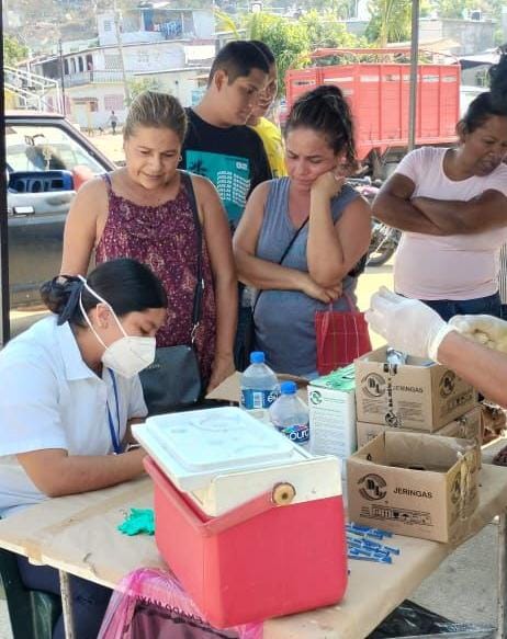 Brinda Gobierno de Acapulco diversos servicios veterinarios en la colonia Izazaga