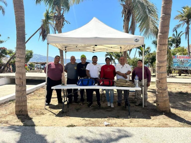 Instala Gobierno de Acapulco módulos de orientación y atención a los turistas en playas