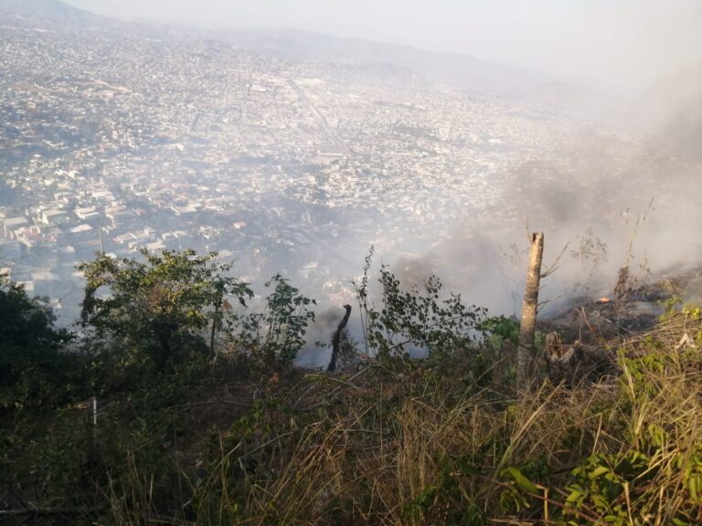 Atiende Gobierno Municipal incendios forestales en distintos puntos de Acapulco