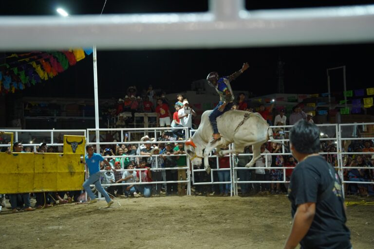 Con evento cultural se realizó el jaripeo del Jolgorio Acapulqueño 2024