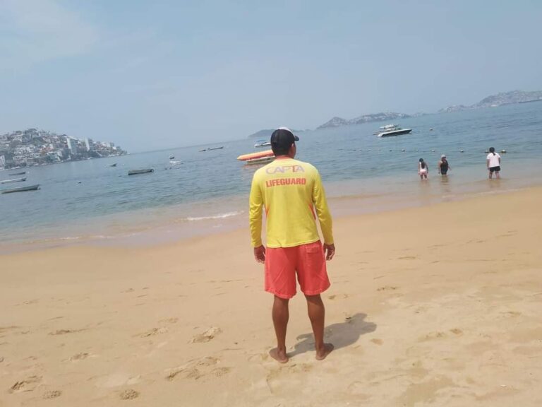 Rescatan salvavidas de CAPTA a un menor de edad