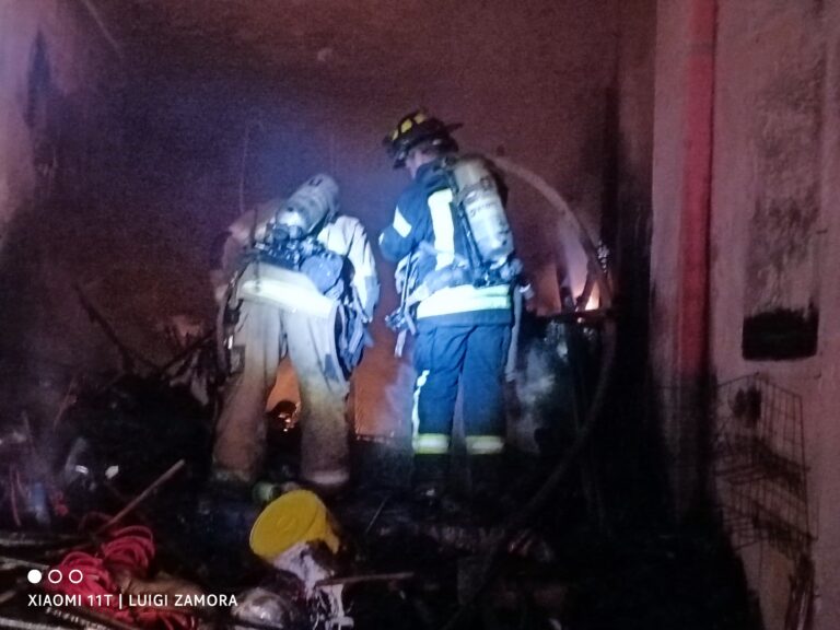 Sofoca Gobierno Municipal incendio en local de Las Cruces