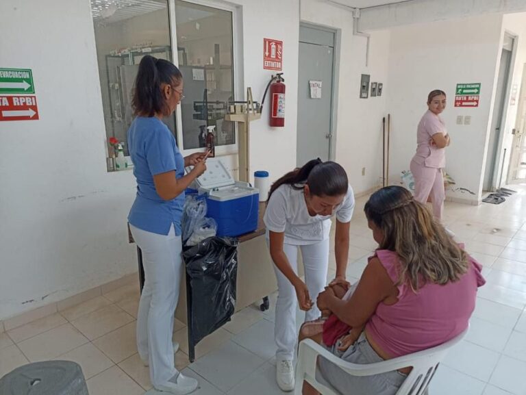 Procurando la salud de las y los menores de edad, el Gobierno Municipal de Acapulco a través de la dirección de Salud puso en marcha una campaña de vacunación