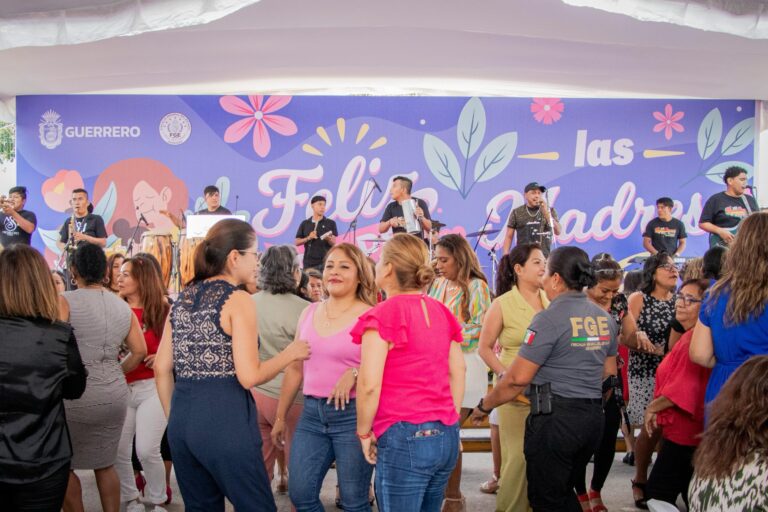 Hoy en un emotivo encuentro, celebramos el Día de las Madres a las mujeres