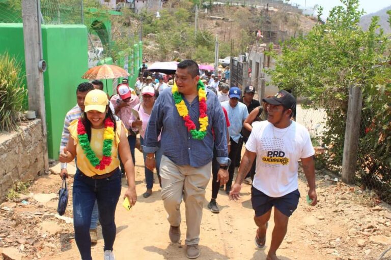 Candidato de la Coalision PAN, PRD y PRI, licenciado Jose Alfredo Cabrera Barrientos continua visitando