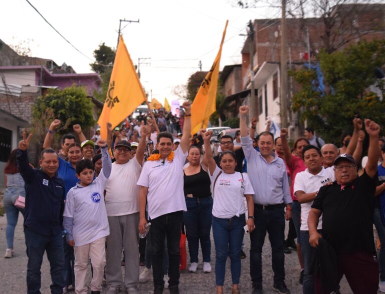 Alejandro Arcos es el único que sembró trabajó y por eso será Presidente, dicen vecinos del norte de la ciudad