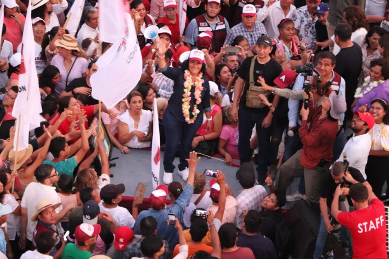 Espectacular cierre de Abelina López Rodríguez en el Distrito 8