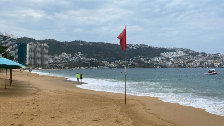 Implementa Gobierno de Abelina López Rodríguez medidas preventivas por mar de fondo