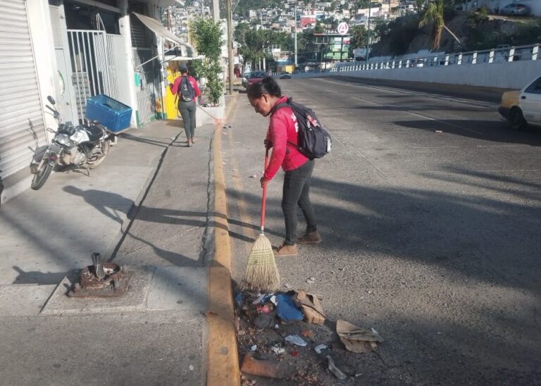 Realiza Gobierno de Abelina López Rodríguez operativo de limpieza prevacacional