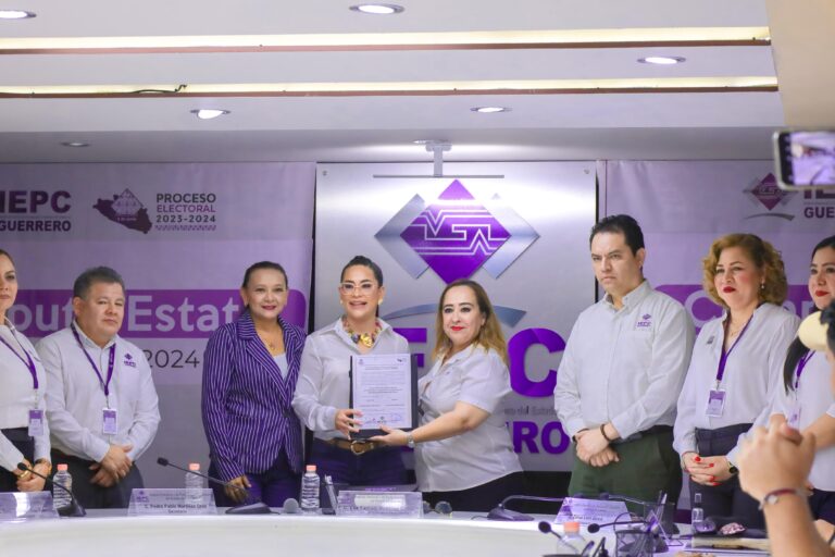 Citlali Calixto recibe constancia de diputada local por representación proporcional