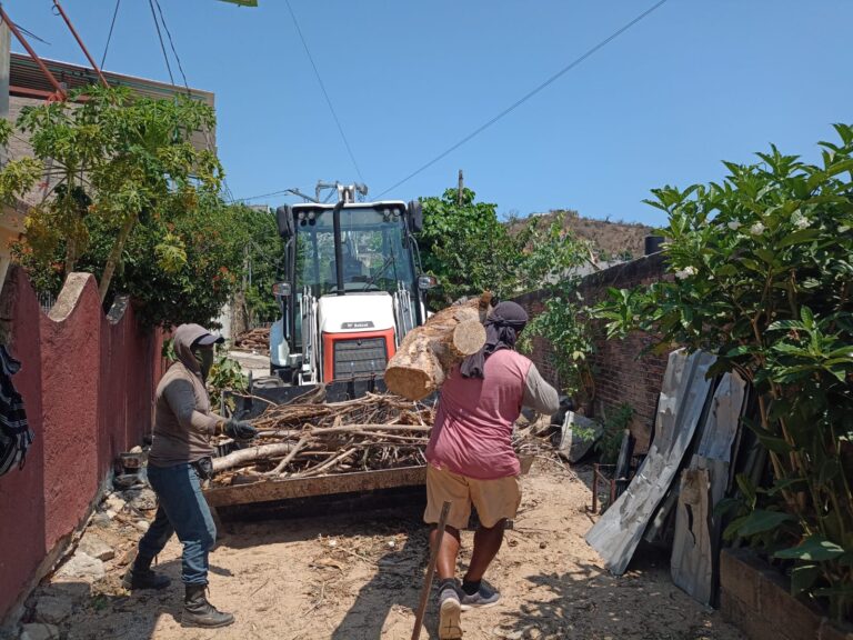 Ha recolectado Gobierno de Abelina López más de 15 mil toneladas de desechos de canales pluviales