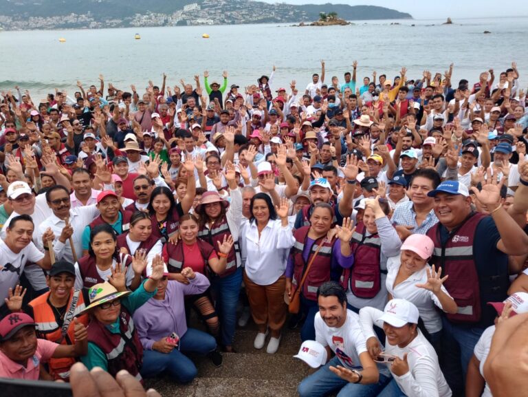Encabeza Abelina limpieza de playas en Acapulco con funcionarios y ciudadanos