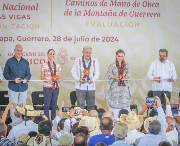 La gobernadora Evelyn Salgado y el presidente Andrés Manuel López Obrador inauguraron la ampliación de la Carretera Las Cruces-Pinotepa Nacional