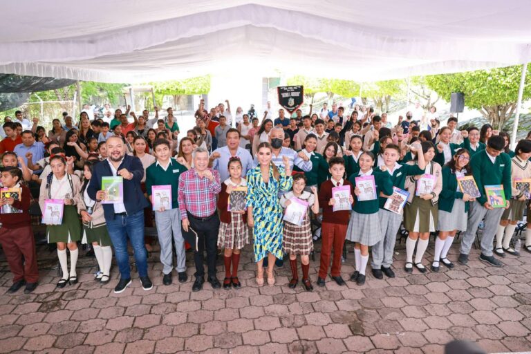 Evelyn Salgado da banderazo para la distribución de más de 5 millones de libros de textos gratuitos en Guerrero
