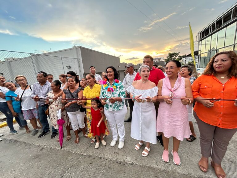 Inaugura Abelina López Rodríguez vialidades de 11 millones de pesos