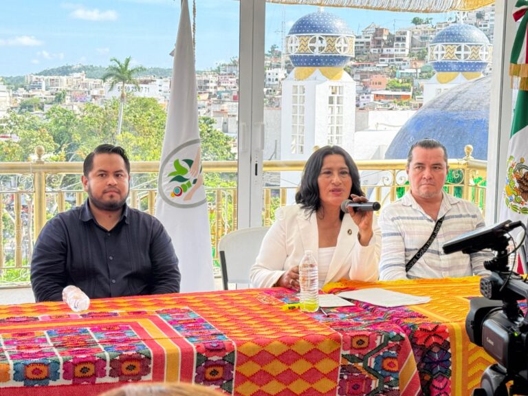 Da Presidenta Abelina Grito de Independencia y ameniza espectáculo musical y artístico este 15 de septiembre