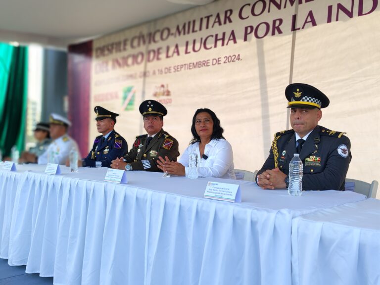 Preside Abelina López desfile por el 214 Aniversario del Inicio de la Lucha por la Independencia de México