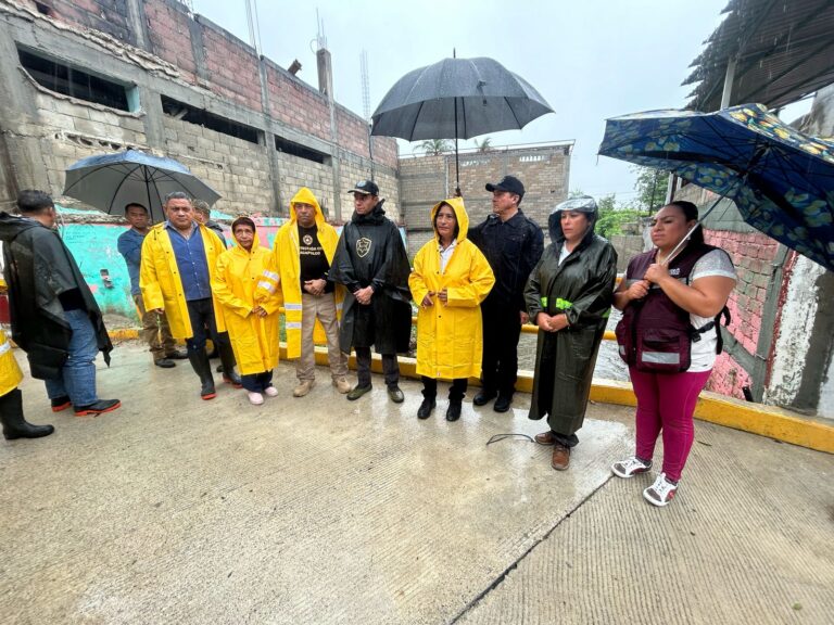 Recorre Presidenta Abelina zonas de alto riesgo tras paso de “John”