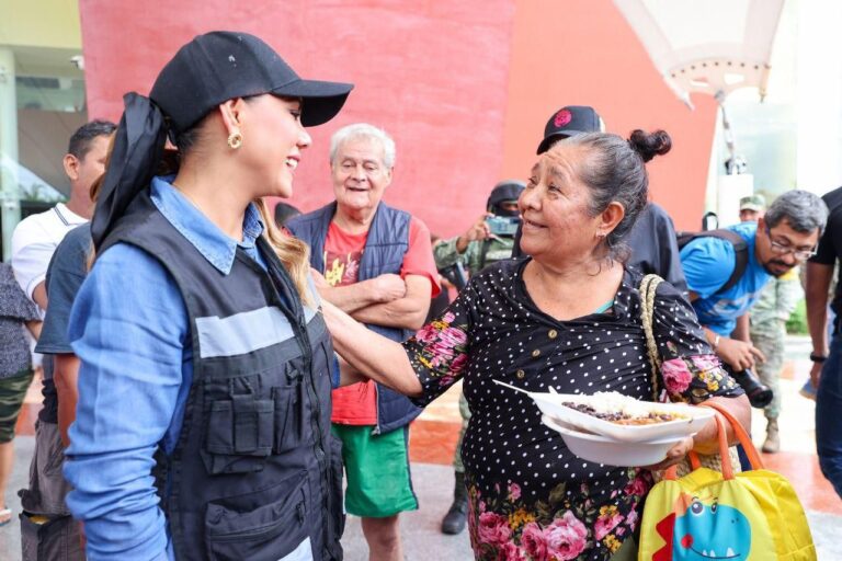 Supervisa Evelyn Salgado la atención humanitaria del Gobierno del Estado en el albergue de Expo Mundo Imperial