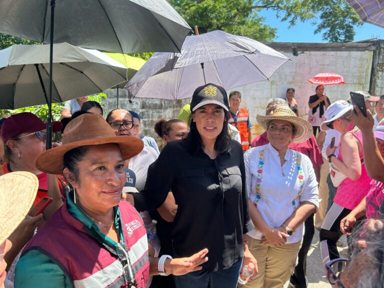 Atiende Abelina López Rodríguez a pobladores de Parque Ecológico de Viveristas