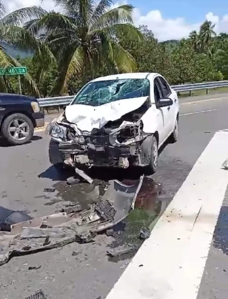 Se registra un fuerte choque entre motociclista y coche en el municipio de AtoyacDeÁlvarez