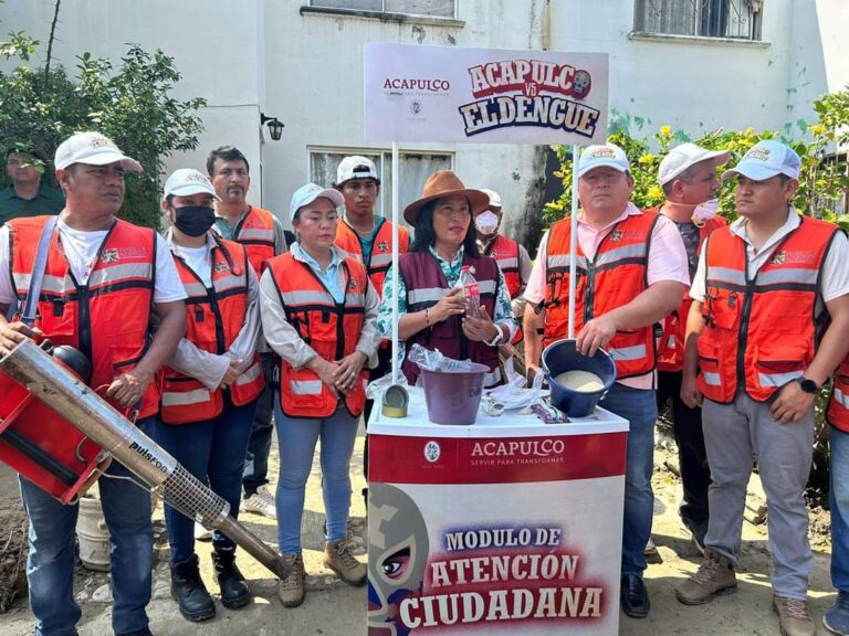 Lleva Abelina López Rodríguez brigada de salud a Campestre de la Laguna