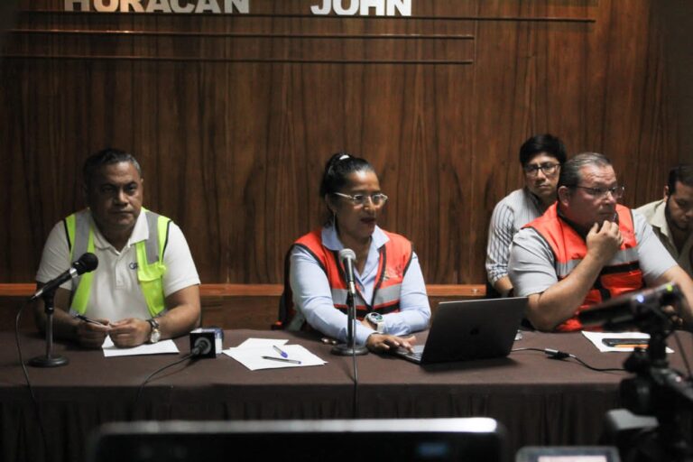 Avanza Gobierno de Abelina López Rodríguez con limpieza, desazolve y atención médica tras “John”