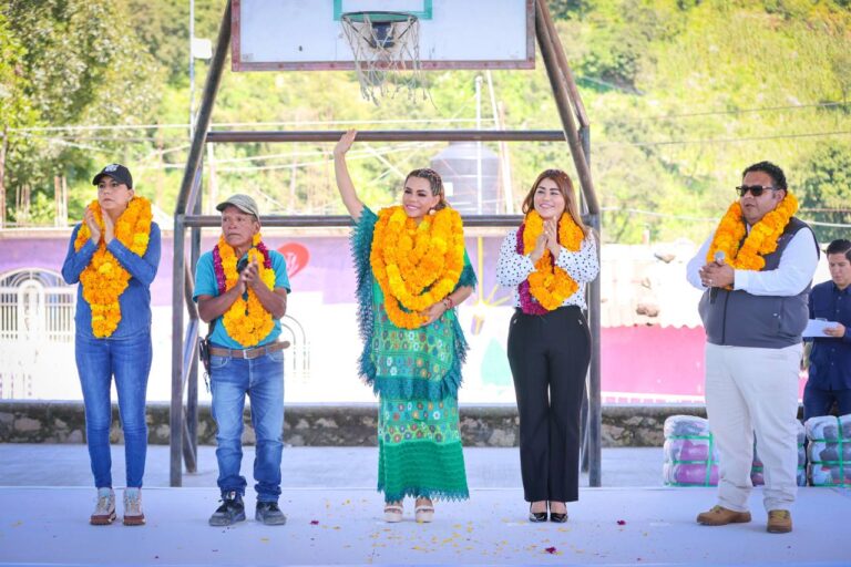 Evelyn Salgado lleva apoyos y reafirma atención a la niñez de Ayahualtempa para su desarrollo en un ambiente de paz y bienestar