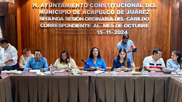 Reconocen ediles compromiso de Abelina López Rodríguez con la salud de la población