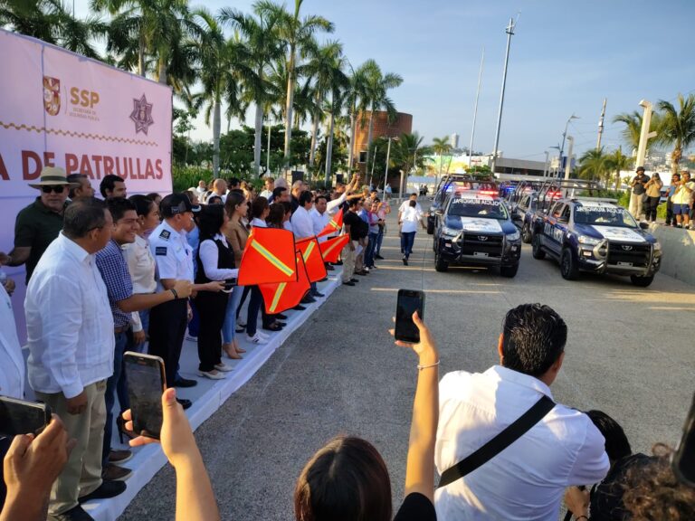 Entrega Abelina López Rodríguez 20 nuevas patrullas a la Secretaría de Seguridad Pública