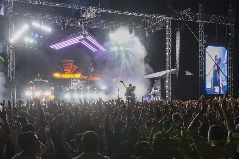 Un éxito el concierto de Matute, Caló y El Círculo, turistas y residentes disfrutaron del evento artístico