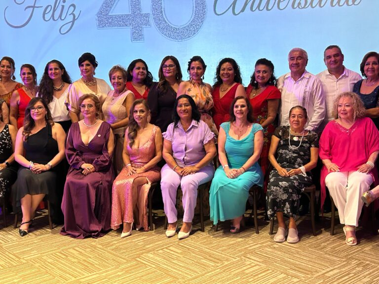 Asiste Abelina López Rodríguez al 40 Aniversario de la AFEET Guerrero