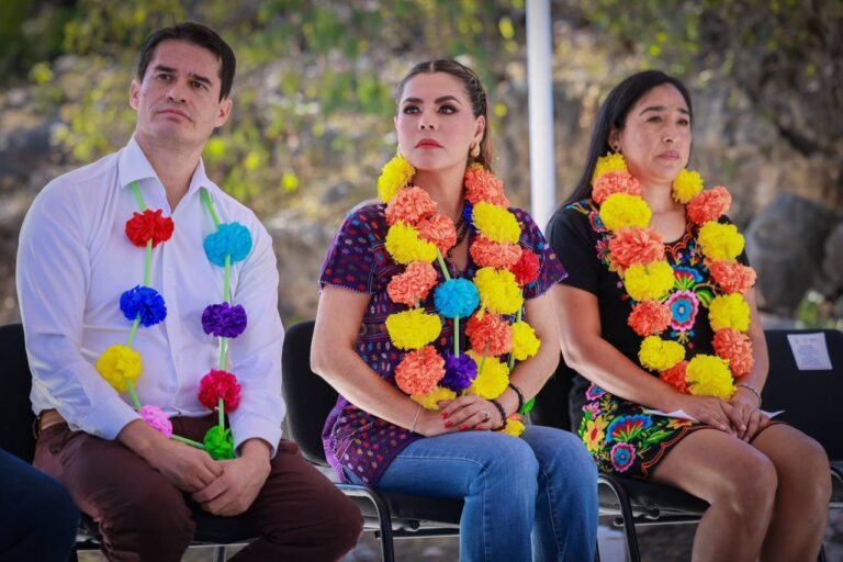 Evelyn Salgado entrega rehabilitación de carretera en Paso Morelos e inaugura la Unidad de Salud IMSS Bienestar de Ozomatlán, en Huitzuco