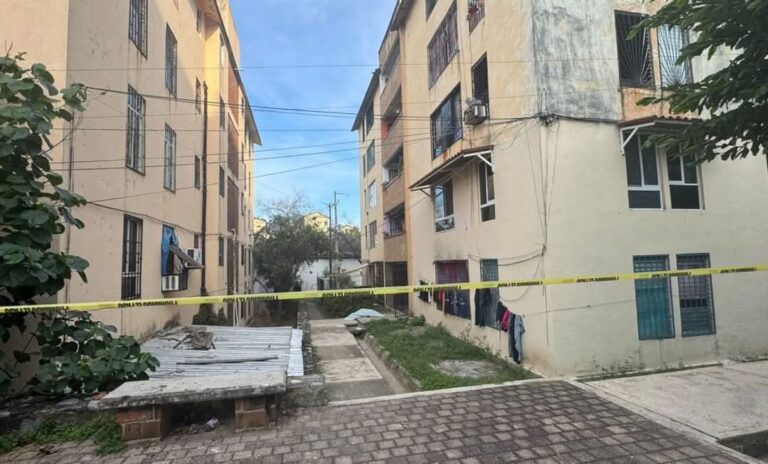 Dejan a tres sin vida en Zihuatanejo, entre éstos a una mujer