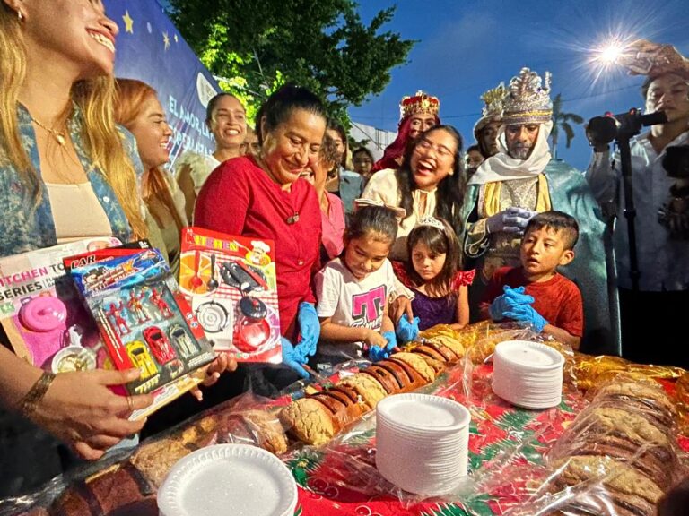 Celebra Abelina López Rodríguez el Día de Reyes junto a miles de niñas y niños