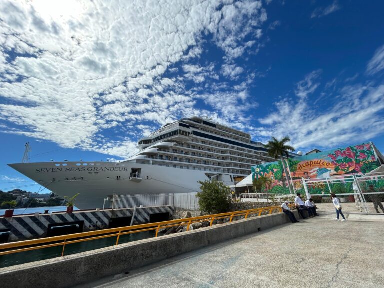 Recibe Gobierno de Abelina López Rodríguez al segundo crucero del año