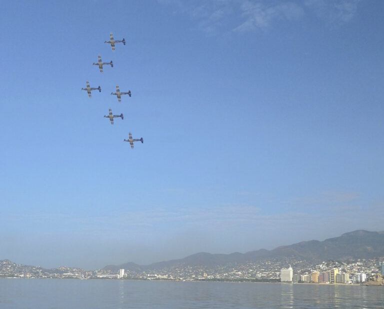 Air Show 2025 «La Gran Fuerza de México» deslumbra a Acapulco con impresionantes acrobacias aéreas