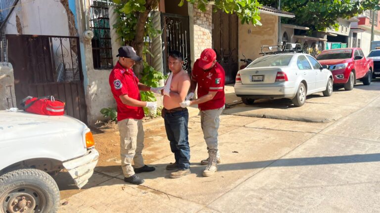 Hombre ebrio sufre accidente en Ometepec y se niega a recibir atención médica