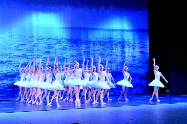 Se presenta El Lago de los Cisnes en el Auditorio Sentimientos de la Nación en Chilpancingo