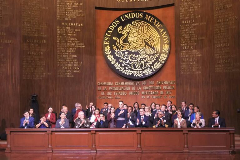 Evelyn Salgado acompaña a Sheinbaum en la conmemoración del 108° Aniversario de la Constitución Mexicana de 1917