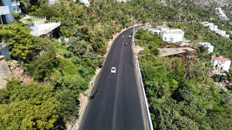 Recomienda gobierno de Guerrero tomar precauciones por obras en la avenida Escénica de Acapulco