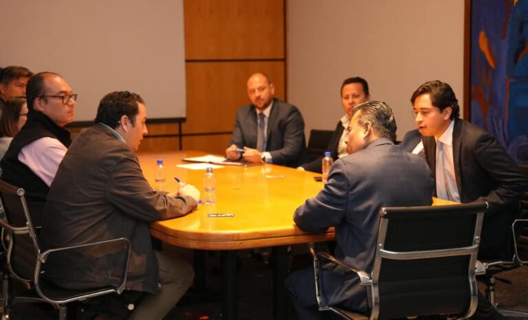 Busca Acapulco mejorar conectividad aérea y terrestre con Jalisco