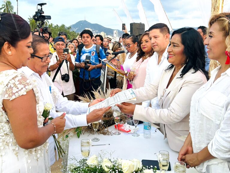 Une Abelina López Rodríguez a 220 parejas en “Bodas Colectivas 2025”