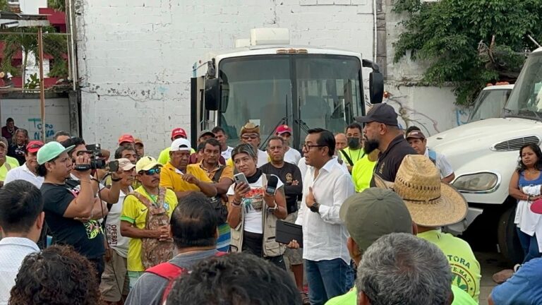 El titular de Sectur Guerrero, Simón Quiñones se reúne con trabajadores de la Promotora de Playas Acapulco para atender demandas
