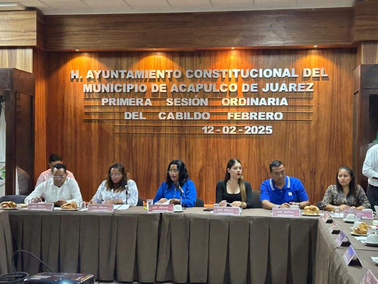 Reconocen ediles a Abelina López Rodríguez por avances en seguridad