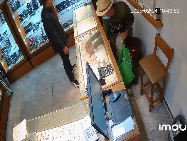 Asaltan otra vez a la joyería del hotel Emporio del puerto