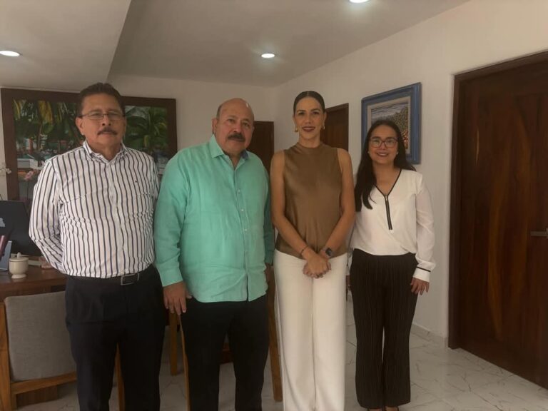 Une Ricardo Salinas Sandoval esfuerzos para fortalecer la justicia familiar en Zihuatanejo