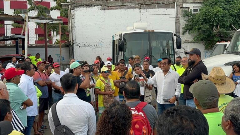 El titular de Sectur Guerrero, Simón Quiñones se reúne con trabajadores de la Promotora de Playas Acapulco para atender demandas