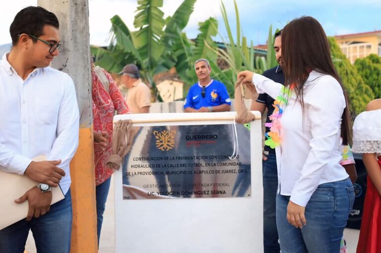 Yoloczin Domínguez inaugura ampliación de calle en La Providencia